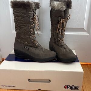 Pajar Women's khaki /Brown Winter Boots with Fur Trim
Worn once -like new